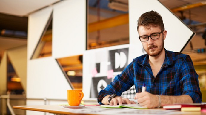 研究校園工作室的創造性設計的研究生學生