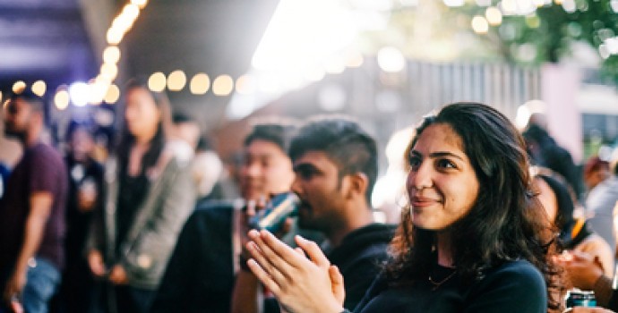 在校園的歸納事件中的學生